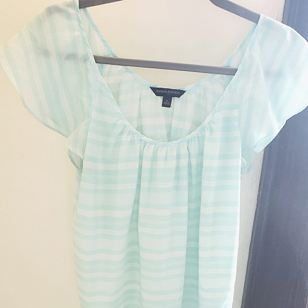 Light blue printed Banana Republic blouse size small